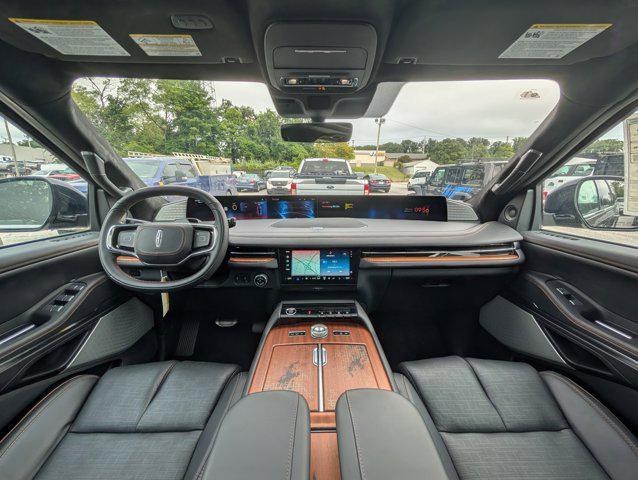 new 2025 Lincoln Navigator car, priced at $121,435