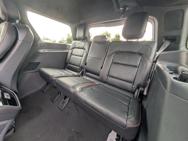 new 2025 Lincoln Navigator car, priced at $121,435