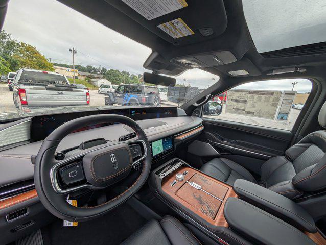 new 2025 Lincoln Navigator car, priced at $121,435