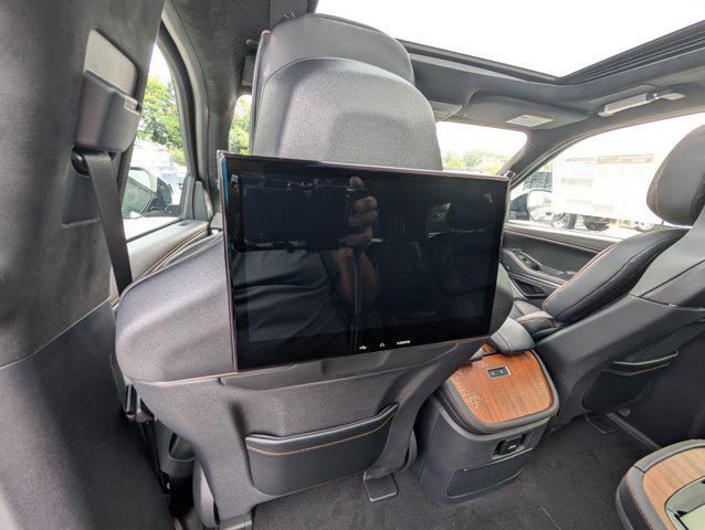 new 2025 Lincoln Navigator car, priced at $121,435