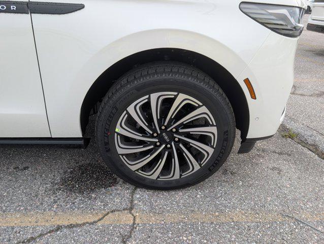 new 2025 Lincoln Navigator car, priced at $123,585