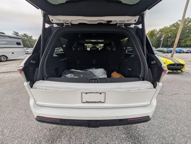 new 2025 Lincoln Navigator car, priced at $123,585