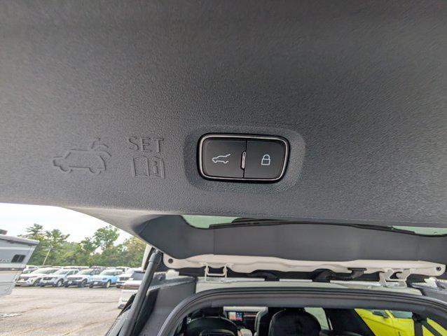 new 2025 Lincoln Navigator car, priced at $123,585