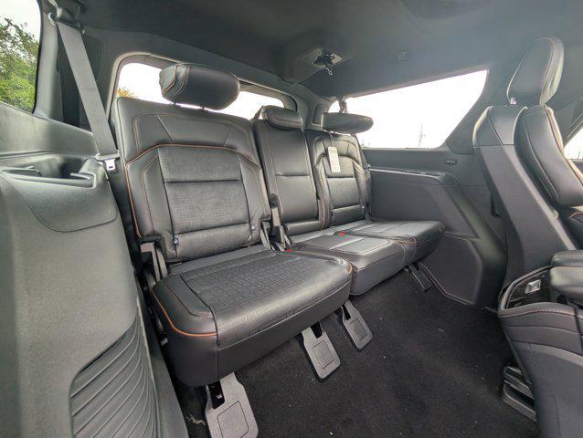 new 2025 Lincoln Navigator car, priced at $123,585