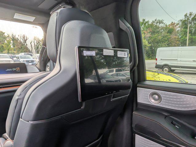 new 2025 Lincoln Navigator car, priced at $123,585