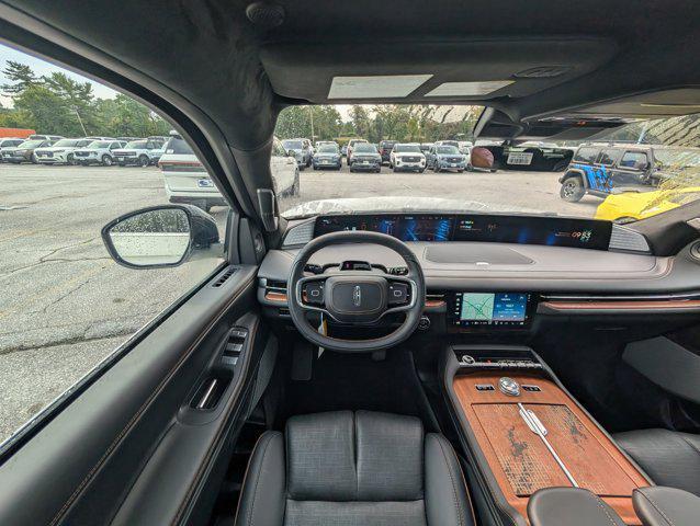 new 2025 Lincoln Navigator car, priced at $123,585