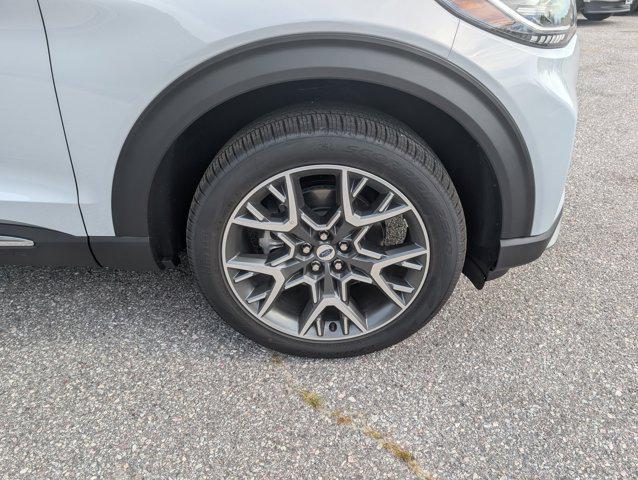 new 2025 Ford Explorer car, priced at $59,666
