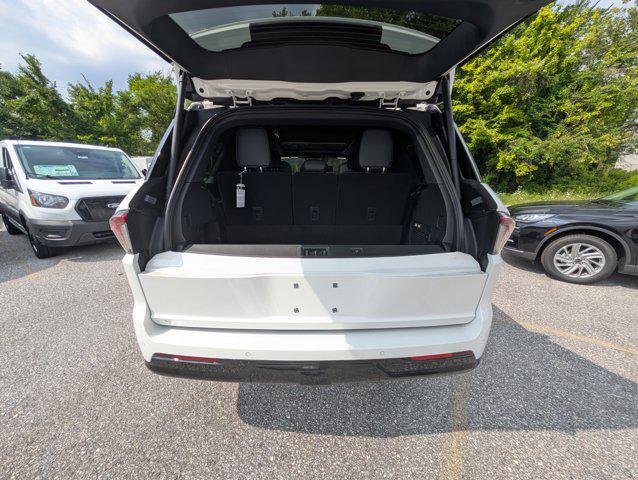 new 2025 Lincoln Navigator car, priced at $110,185