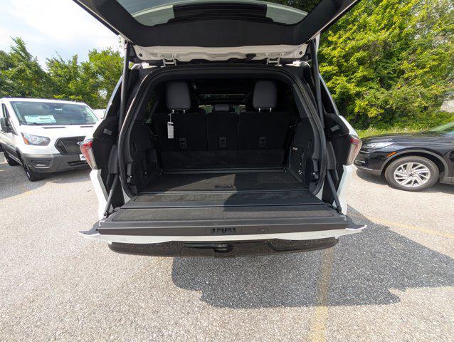 new 2025 Lincoln Navigator car, priced at $110,185