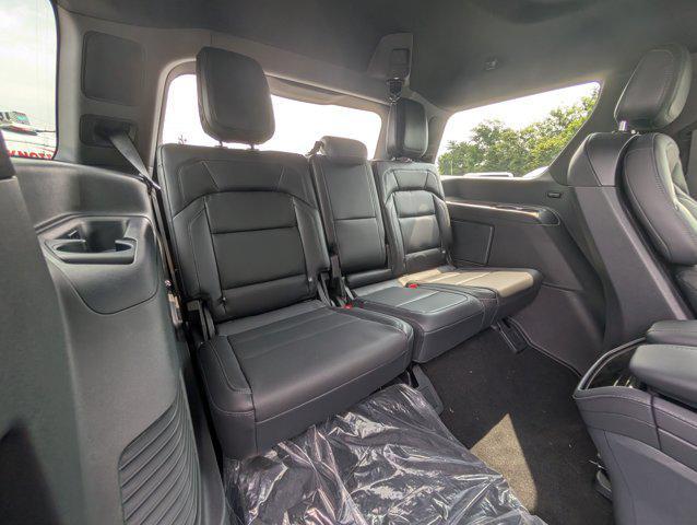 new 2025 Lincoln Navigator car, priced at $110,185