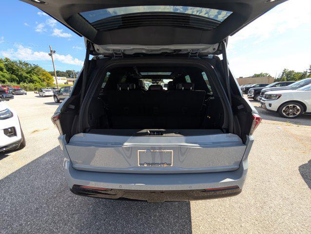 new 2025 Lincoln Navigator car, priced at $105,778