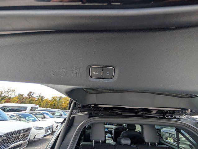 new 2025 Lincoln Navigator car, priced at $108,312
