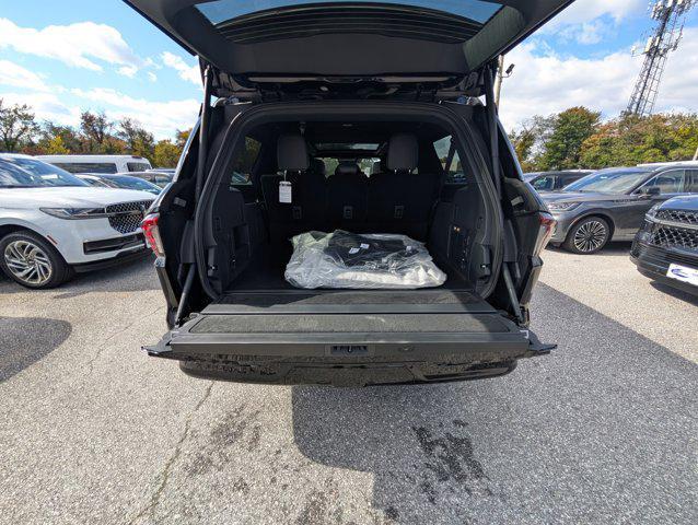 new 2025 Lincoln Navigator car, priced at $108,312