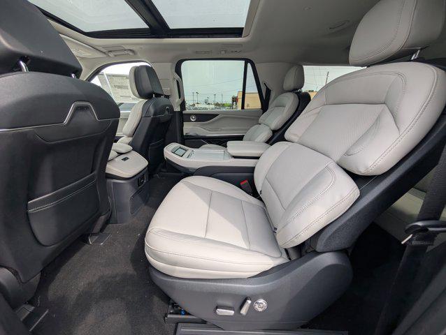 new 2025 Lincoln Navigator car, priced at $105,288