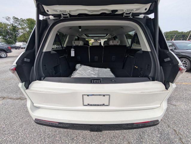 new 2025 Lincoln Navigator car, priced at $105,288