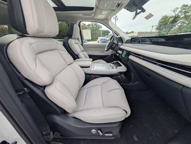 new 2025 Lincoln Navigator car, priced at $105,288