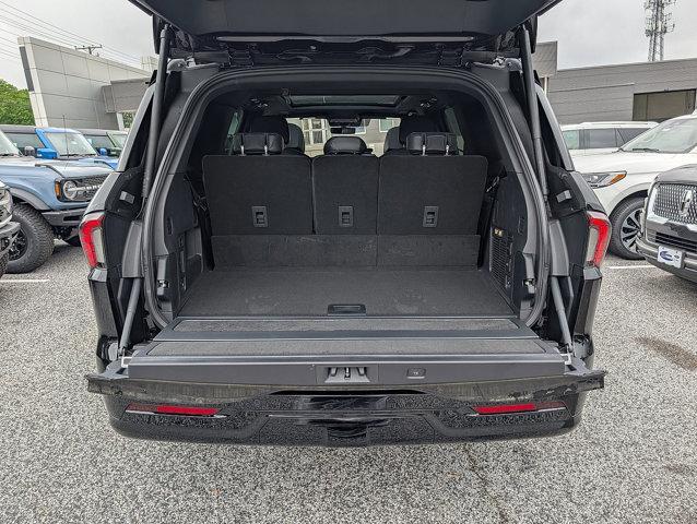 new 2025 Lincoln Navigator car, priced at $108,555