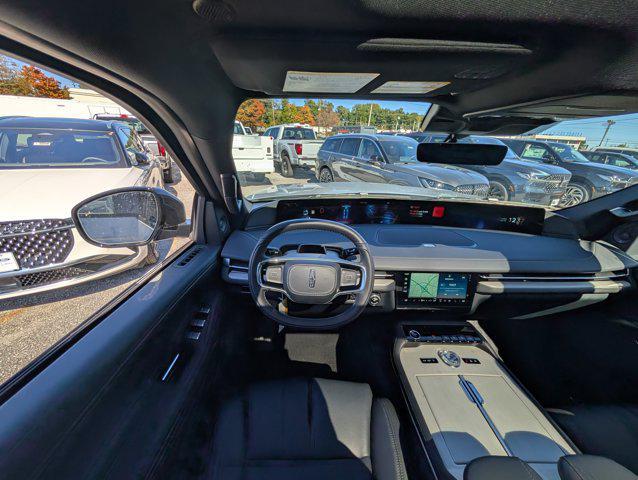 new 2025 Lincoln Navigator car, priced at $106,392