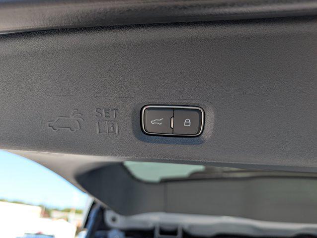 new 2025 Lincoln Navigator car, priced at $106,392