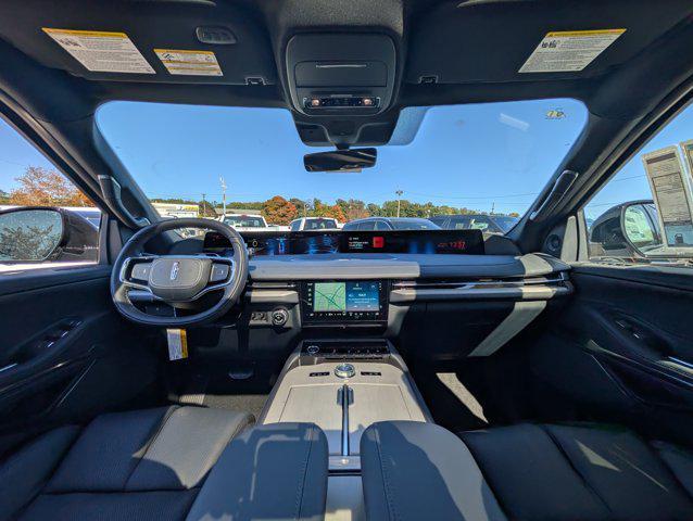 new 2025 Lincoln Navigator car, priced at $106,392