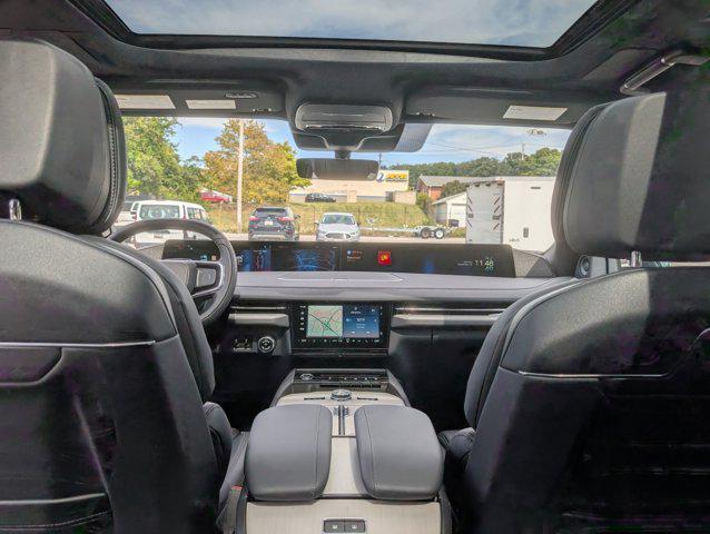 new 2025 Lincoln Navigator car, priced at $105,778
