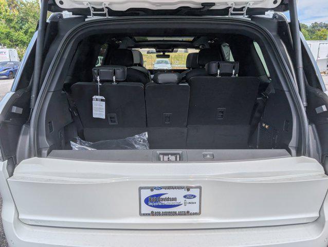 new 2025 Lincoln Navigator car, priced at $105,778