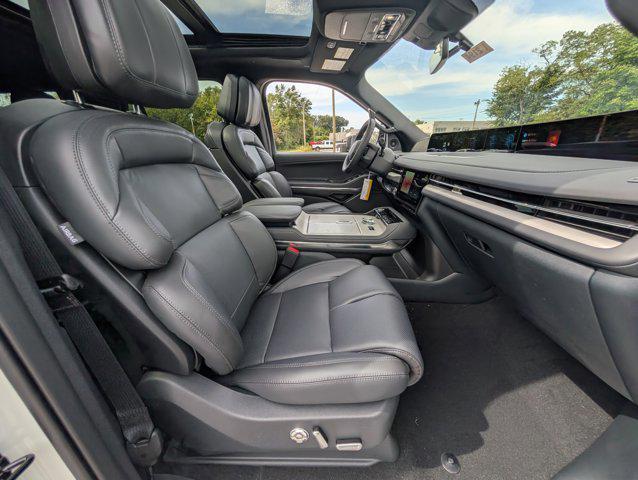 new 2025 Lincoln Navigator car, priced at $105,778