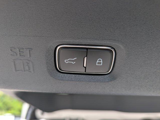 new 2025 Lincoln Navigator car, priced at $105,778