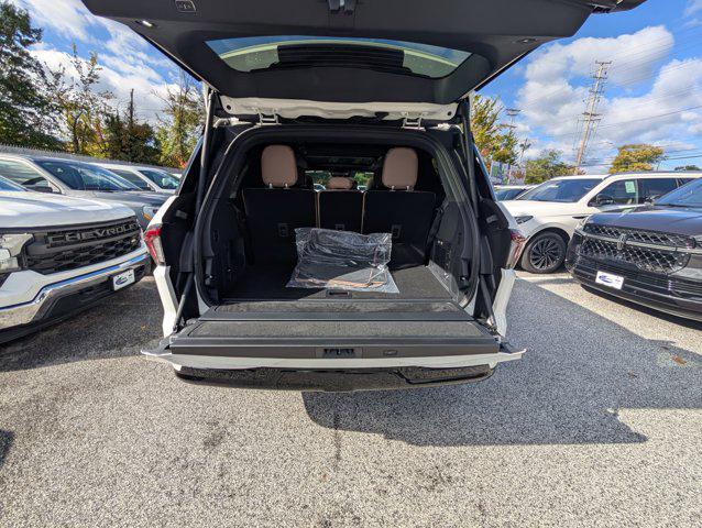 new 2025 Lincoln Navigator car, priced at $120,585