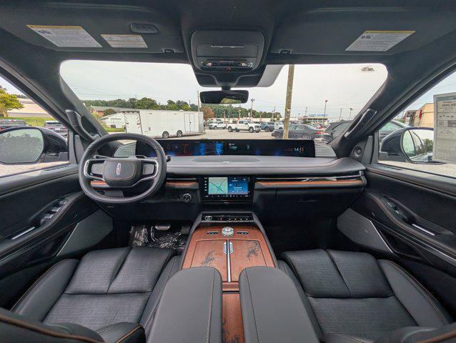 new 2025 Lincoln Navigator car, priced at $123,585