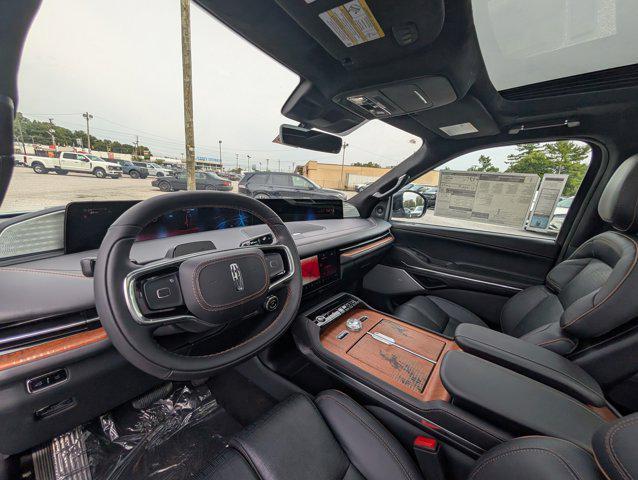 new 2025 Lincoln Navigator car, priced at $123,585