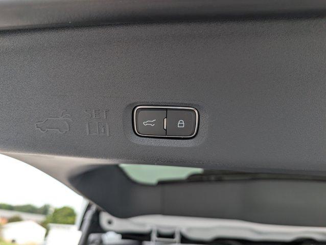 new 2025 Lincoln Navigator car, priced at $123,585