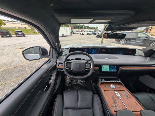 new 2025 Lincoln Navigator car, priced at $123,585