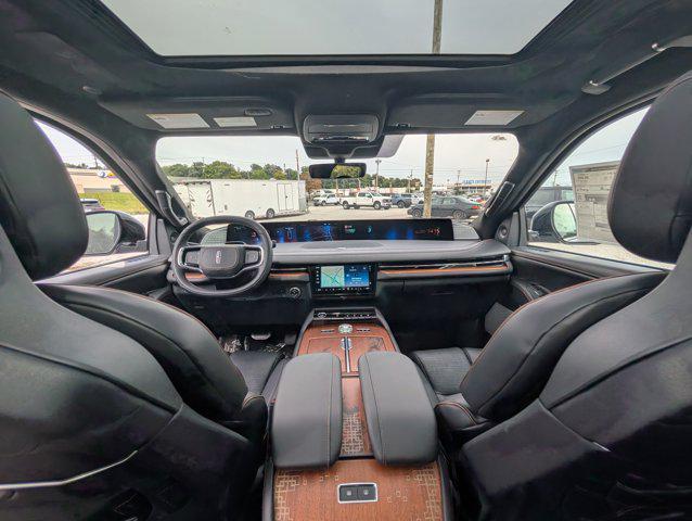 new 2025 Lincoln Navigator car, priced at $123,585