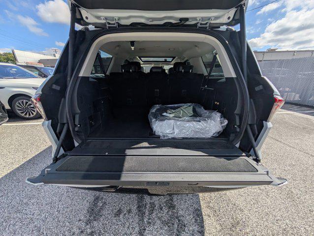 new 2025 Lincoln Navigator car, priced at $105,288