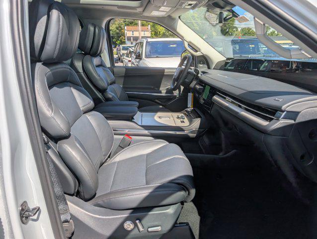 new 2025 Lincoln Navigator car, priced at $105,288