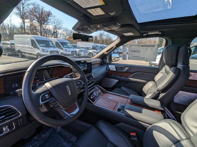 new 2024 Lincoln Navigator car, priced at $105,675