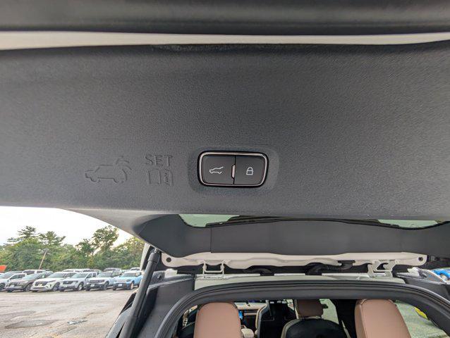 new 2025 Lincoln Navigator car, priced at $120,585