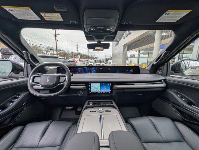 new 2025 Lincoln Navigator car, priced at $108,605
