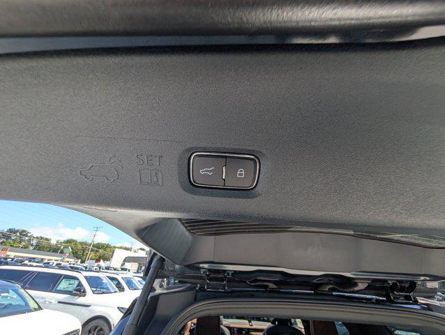 new 2025 Lincoln Navigator car, priced at $98,822