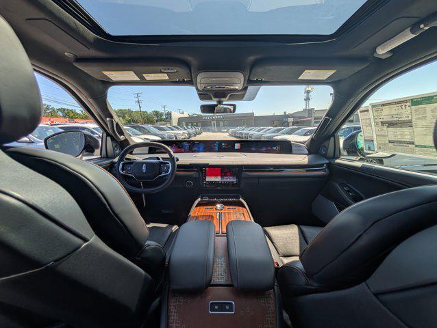new 2025 Lincoln Navigator car, priced at $131,260