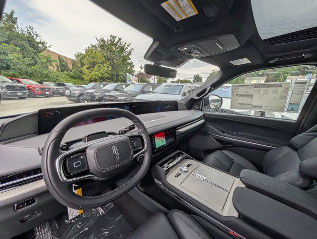 new 2025 Lincoln Navigator car, priced at $110,185
