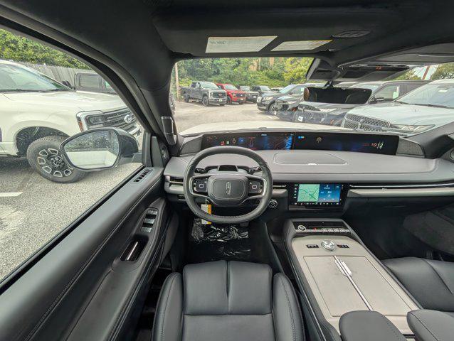 new 2025 Lincoln Navigator car, priced at $110,185
