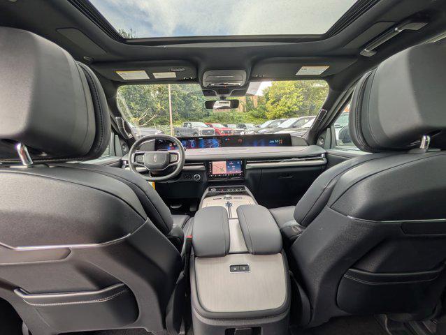 new 2025 Lincoln Navigator car, priced at $110,185