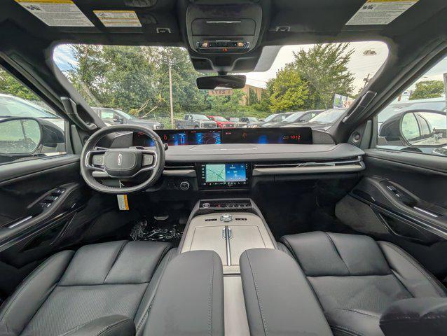 new 2025 Lincoln Navigator car, priced at $110,185