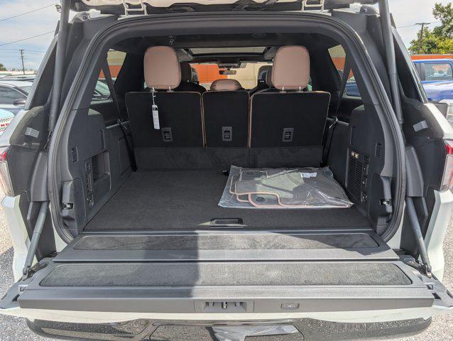new 2025 Lincoln Navigator car, priced at $123,185