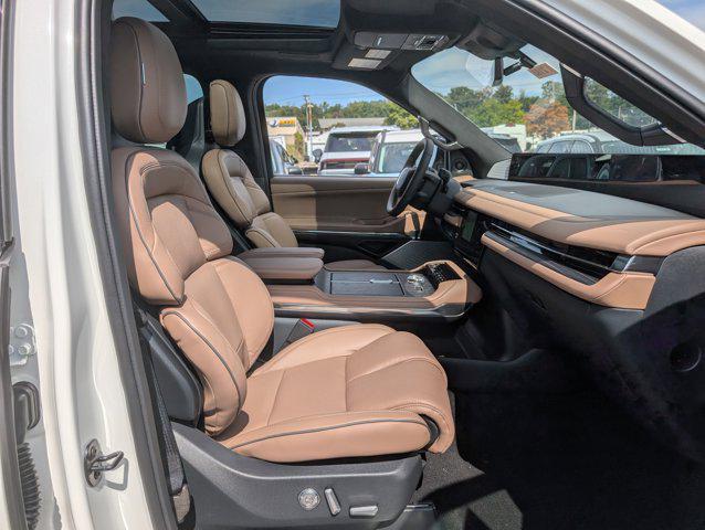 new 2025 Lincoln Navigator car, priced at $123,185