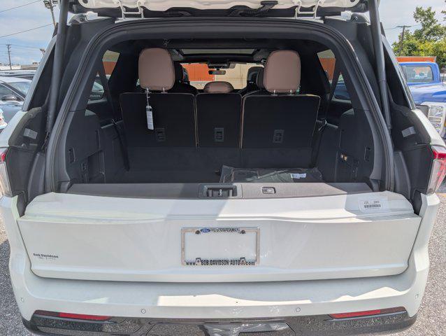 new 2025 Lincoln Navigator car, priced at $123,185