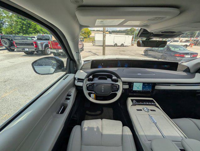 new 2025 Lincoln Navigator car, priced at $102,182