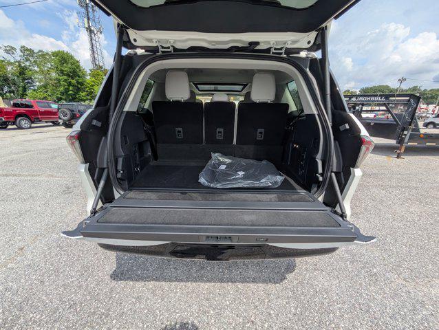 new 2025 Lincoln Navigator car, priced at $102,182